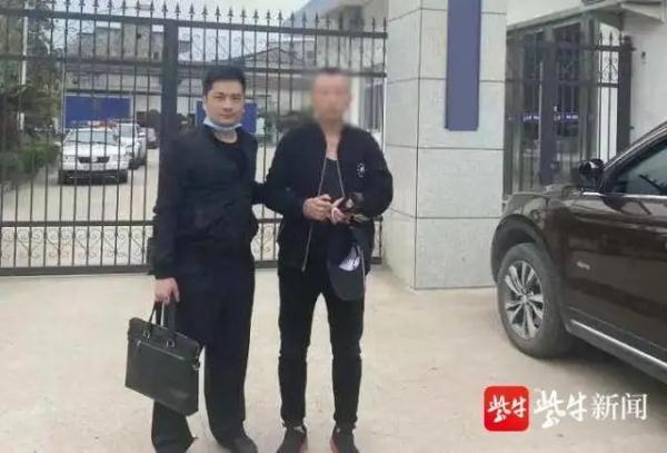 女子收百万订婚礼金，回礼13万后发现收到的全是点钞券…