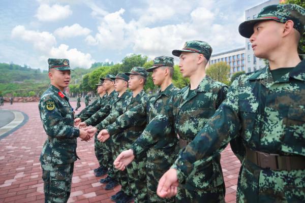 武警重慶總隊春季入伍新兵隊列訓練