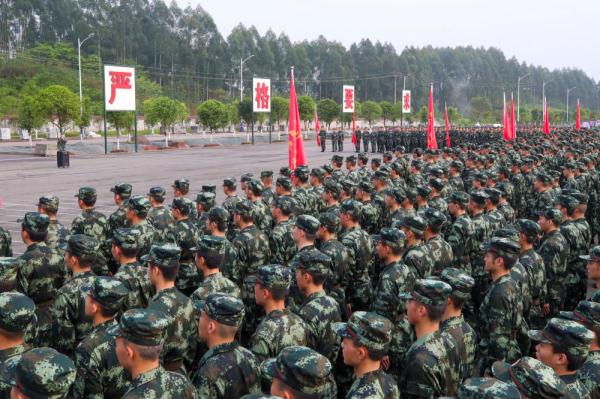 武警重庆总队春季入伍新兵队列训练