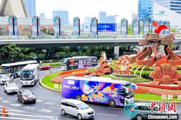 2021上海品牌巡展启动 20辆品牌巴士8天巡游申城地标