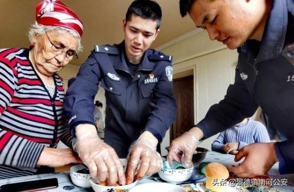 撞彩蛋、做“古里契”…内蒙古警民共庆俄罗斯族巴斯克节