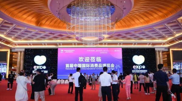 30个种类80余件甘肃文创精品、旅游品牌商品惊艳亮相首届中国国际消费品博览会