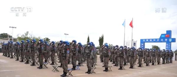 联合国国际维和人员日：头戴蓝盔 中国军人守护世界和平
