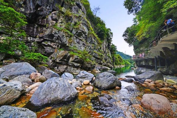 地址:池州市石臺縣大演鄉新農村石臺牯牛降風景區