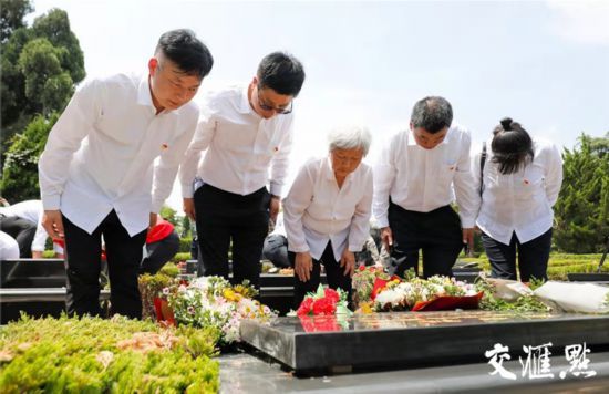 江苏为一批零散烈士墓举行集中迁葬仪式
