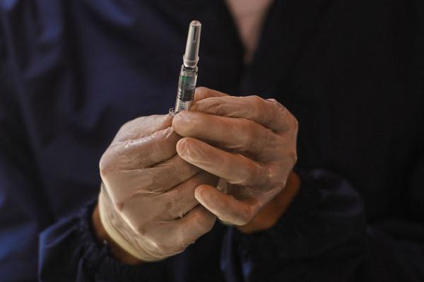 外媒：新冠疫苗将比预期更早覆盖全球，归功于中国