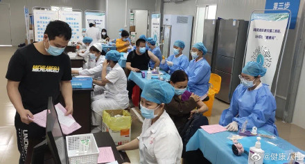 广西已完成1700多万人次新冠病毒疫苗第一针的接种，目前优先接种第二针疫苗
