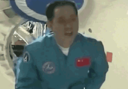 看航天员如何吃饭！中国航天员太空干饭名场面