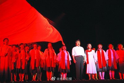 歌剧《芳华之歌》主演兼出品东说念主金曼：芳华之歌便是一颗红色的种子