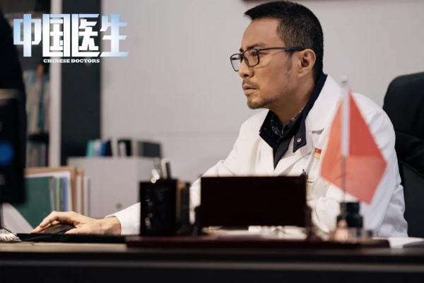 导演刘伟强谈《中国大夫》：我说行没用，要医疗参谋人点头