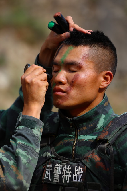 震撼来袭!直击武警特战力量野外驻训现场