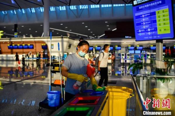 成都天府国际机场计划航班调减 多家航司发布机票退改政策