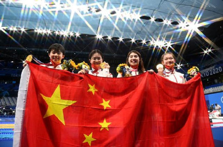 祝贺！天津队董洁随中国队获女子 4X200 米自由泳接力金牌