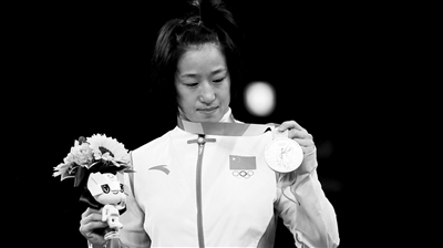 女子摔跤50公斤级决赛 辽宁运动员孙亚楠 获得银牌