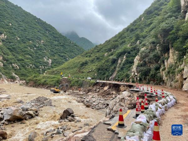 陕西蓝田：暴雨致基础设施损毁严重