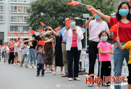 我们熟悉的郑州回来了"封控"区居民庆祝郑州全域解封