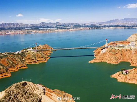 刘家峡大桥：红岩绿水中的一道独特风景