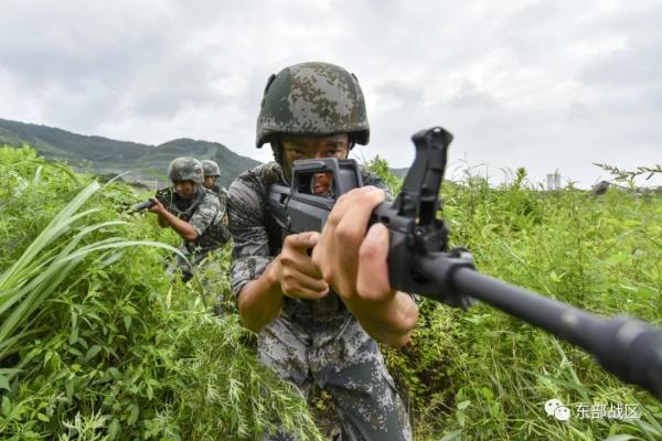 偵察兵跨晝夜立體滲透