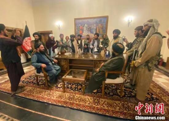 阿富汗塔利班最高领导人阿洪扎达将以埃米尔身份领导国家