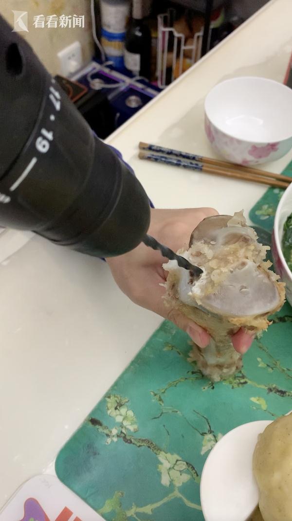 上海骨科医生用电钻打孔吸猪骨髓！网友：看得我膝盖疼…