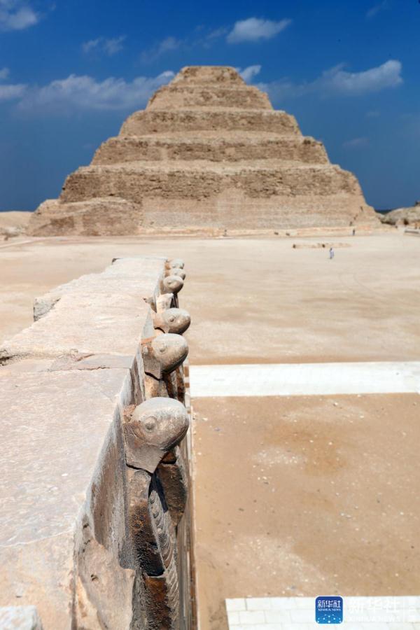 金字塔墓区图片