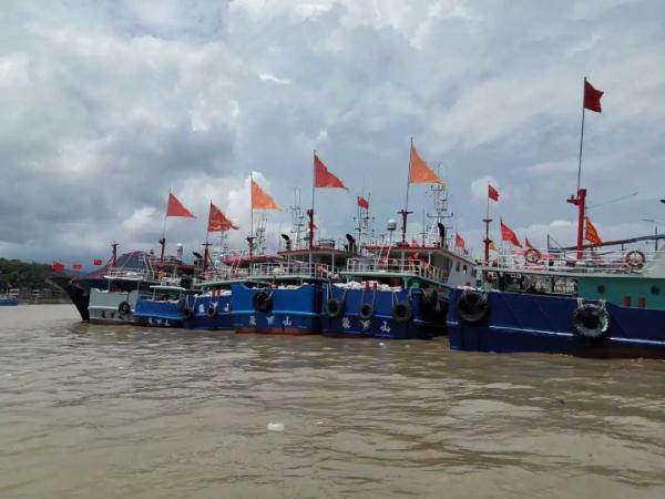 台风警报未解除前，宁波所有渔船不得出海作业！