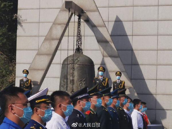 悲痛！南京大屠杀幸存者照片墙，又有两盏灯熄灭