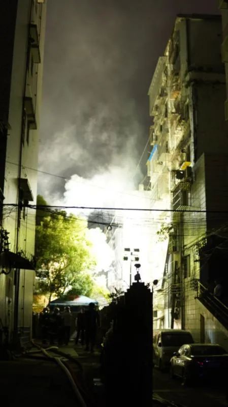 广州一民房突起大火，初步了解无人员被困受伤