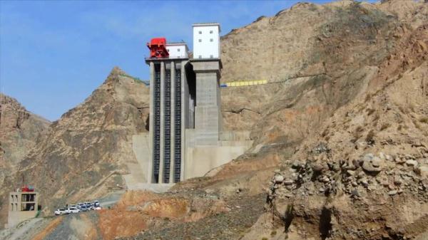 新疆大石门水利枢纽工程开始下闸蓄水