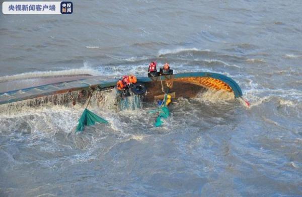 辽宁大连两货船沉没、一渔船侧翻 12人全部获救