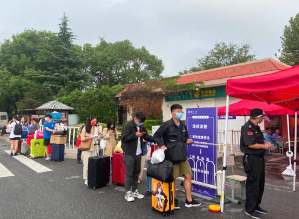 近日   各学校终于陆续迎来学生返校   其中   扬州大学商学院金融