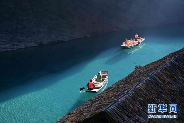 湖北屏山：峡谷圣境舟悬浮