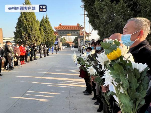 救人牺牲的24岁消防员陈建军追悼会在安徽亳州举行