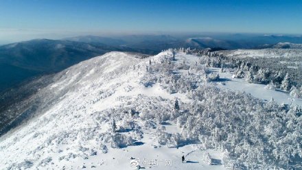 雪深超一米黑龙江凤凰山高山雪原风姿初现