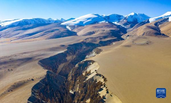 奇林峡位于西藏日喀则市定结县琼孜乡,经万年冰川雪水冲刷,形成如今