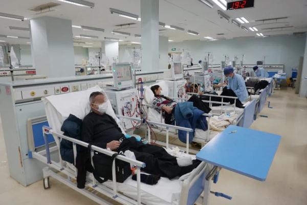 除了浪漫弹琴医生和新生儿，上海医院闭环期间其实还有这么多感人的事......