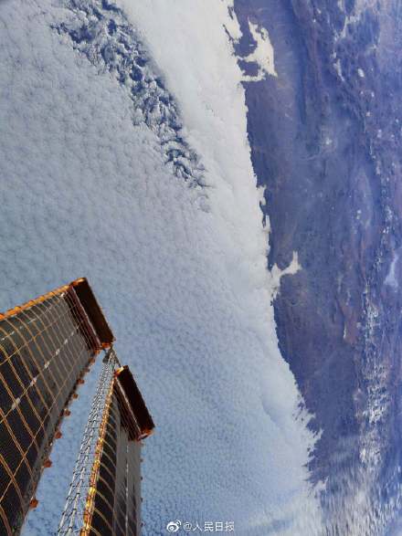 太空摄影师作品：神舟十二号珍藏版地球写真集太美了！