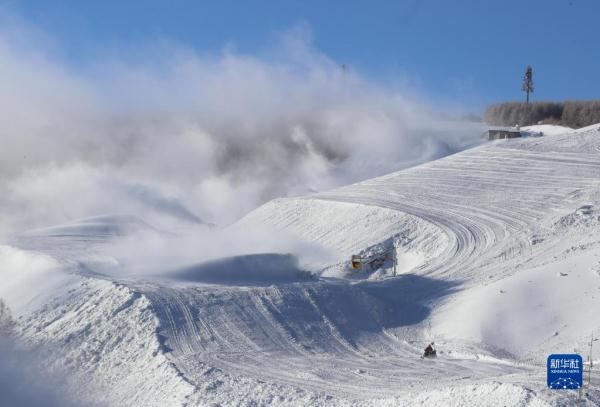 阿尔泰山雪景图片