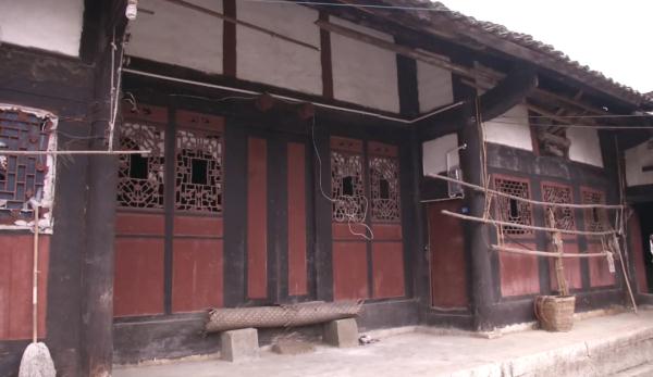 《计划软件排名_贵州一户村民在老屋挖到100多年前的鸦片！》