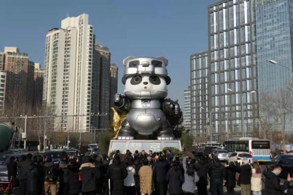 望京地标大熊猫焕新揭幕  科技属性彰显望京国际范儿