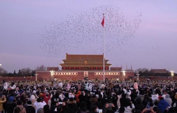 天安门广场举行2022年新年升国旗仪式