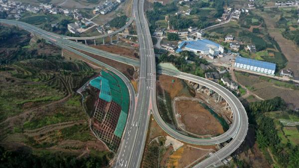 宜彝高速公路四川境段正式开通运营