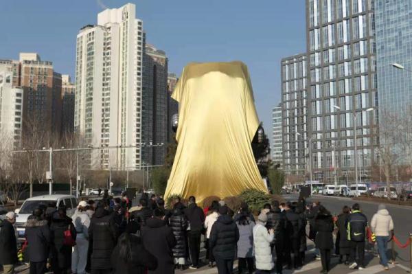 望京地标大熊猫焕新揭幕  科技属性彰显望京国际范儿