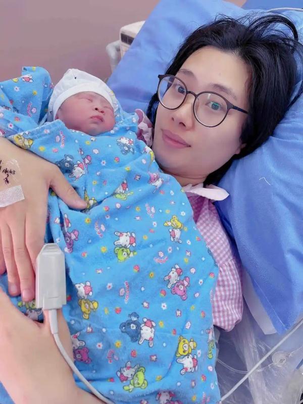 元旦宝宝“组团”到来，新年问候新生命：你好，2022！