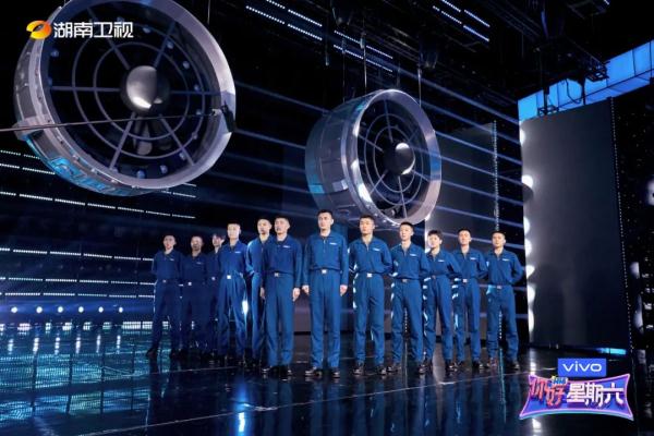 《你好，星期六》今晚8:10首播，一起吹响2022年青春的号角！
