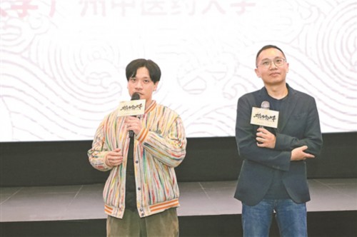 港澳青年在穗尝粤语版《雄狮少年》“头啖汤” 港澳青年在穗尝粤语版《雄狮少年》“头啖汤”