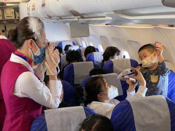 糖葫芦上航班，哈尔滨冰雪文化空中迎新年！