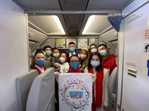 糖葫芦上航班，哈尔滨冰雪文化空中迎新年！