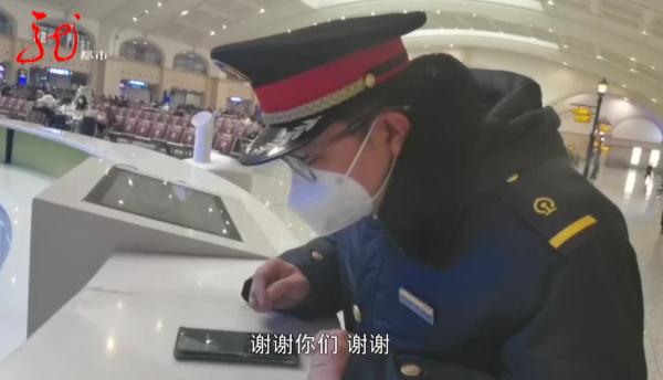 没有身份证也没有车票，男孩竟然坐上了火车！