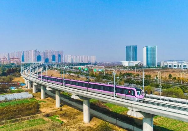 句容人在夫子庙胃口大开到新街口体验"玩具总动员"1月3日下午,记者在